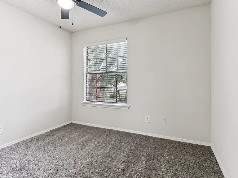 B2 Guest room from closet