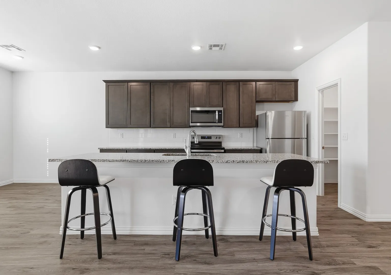 186 Cypress Point Dr — Photo 3