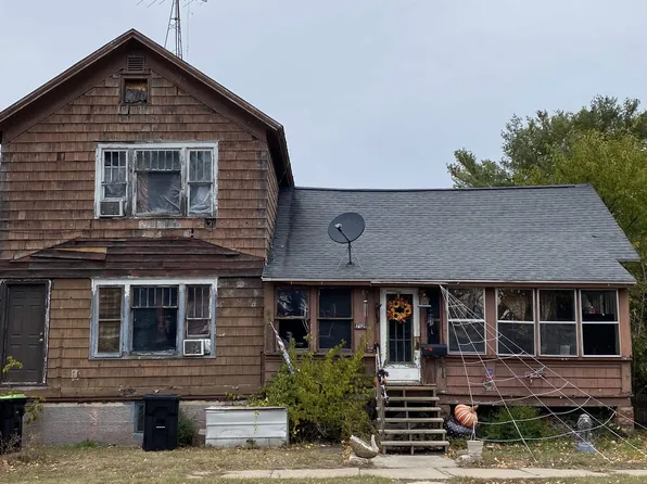 712 7th Ave, Menominee, MI 49858