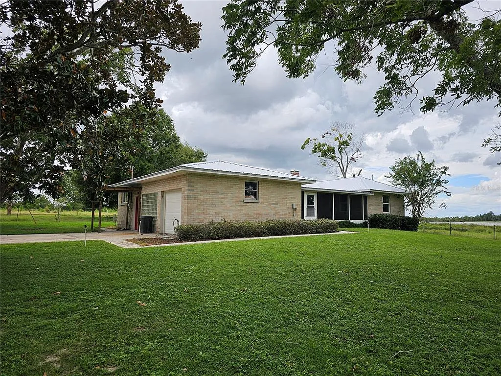 2 bed, 1.0 bath, 1492 sqft, $2,200 — Photo 3