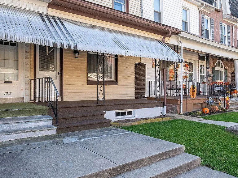 126 E Washington St — Photo 3