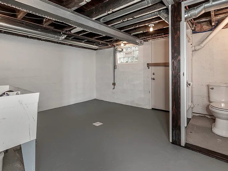 127 E 18th Ave — Photo 17
