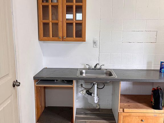 4th image of 11703 Davis St #4