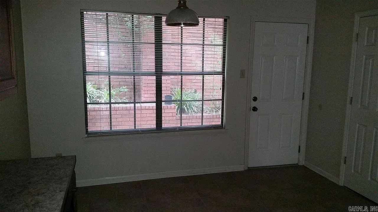 2 bed, 1.5 bath, 1100 sqft, $875 — Photo 2