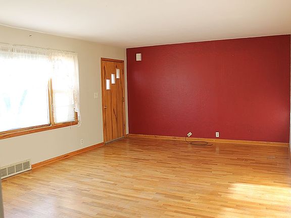 2nd image of 700 N Main St