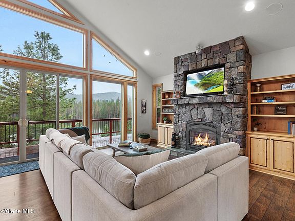 5th image of 181 Stewart Dr
