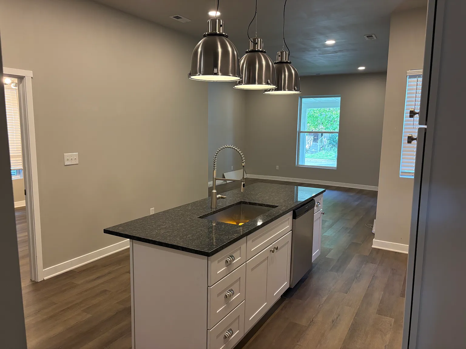 2 bed, 984 sqft, $1,800 — Photo 4