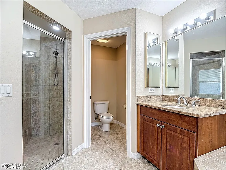 1726 Trafalgar Pkwy — Photo 26