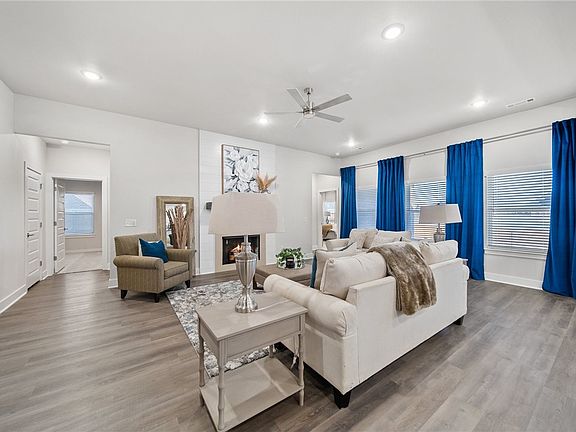 3rd image of 3803 SW Pecan Cir
