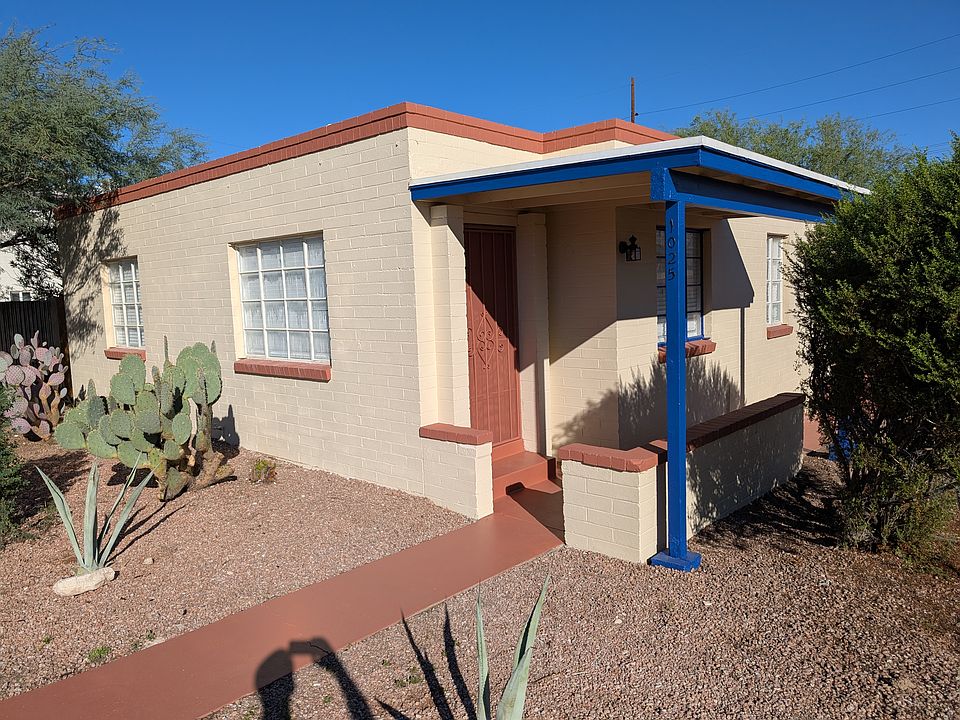 Classic central Tucson home, fully renovated.