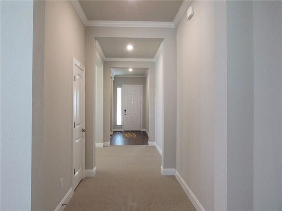 3rd image of 204 Stonewood Ln