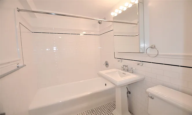 Rented by Manhattan Realty Group | media 14