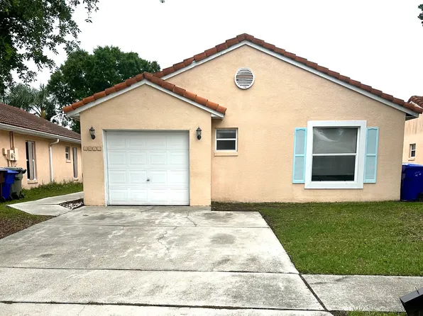 2415 Placetas Ct, Kissimmee, FL 34743