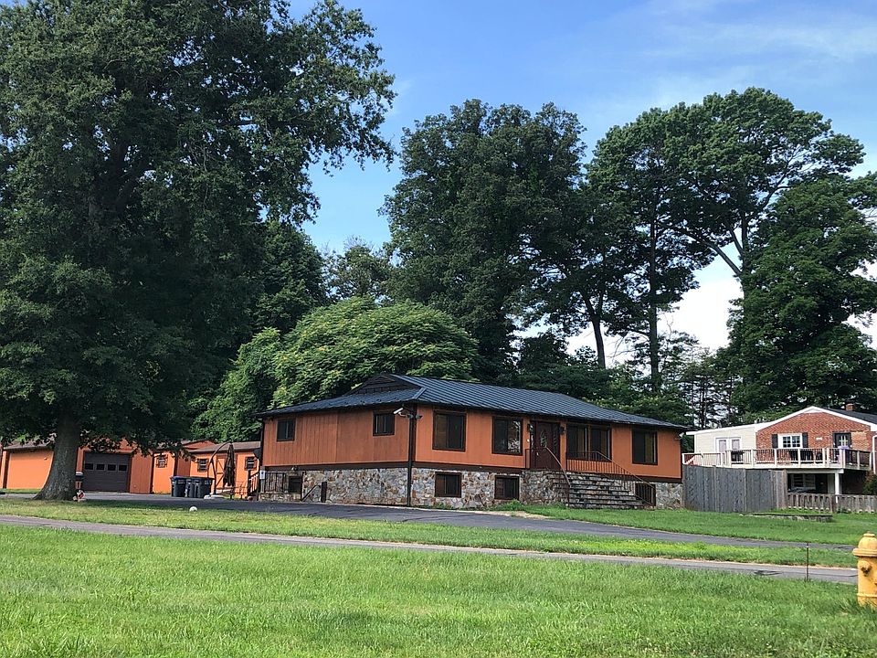 2nd image of 8113 Oak St