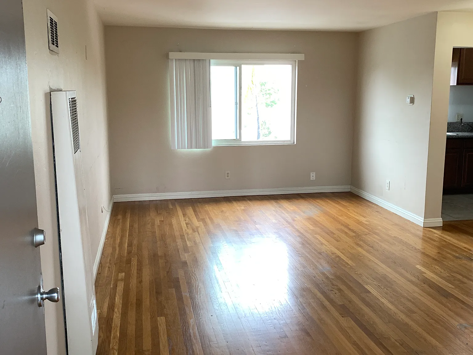 Studio, 550 sqft, $1,650 — Photo 3