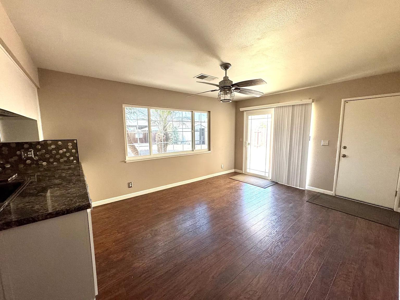 3 bed, 1470 sqft, $2,100 — Photo 4