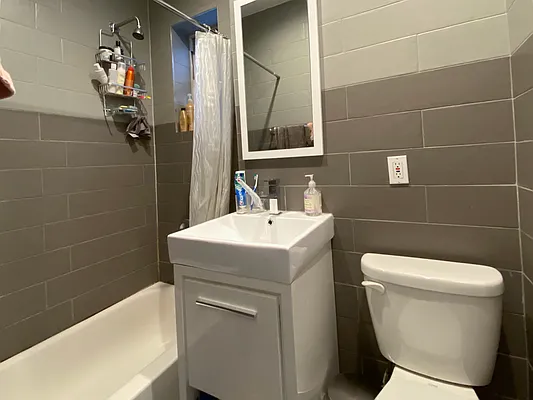 Rented by Kahen Properties | media 18