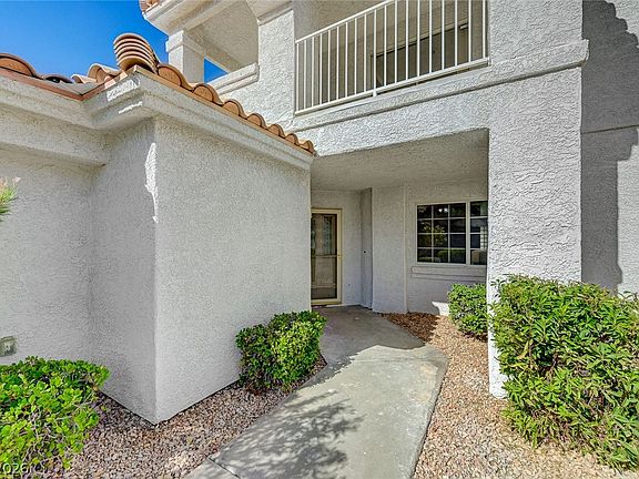 3rd image of 304 Roma Ln
