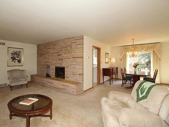 3rd image of 1425 E Courtland Pl
