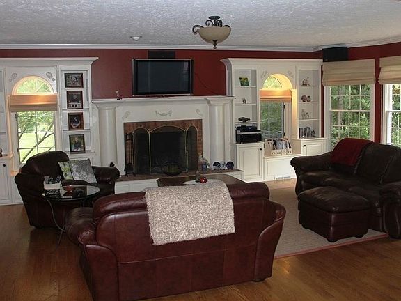 3rd image of 87 Bishop Dr