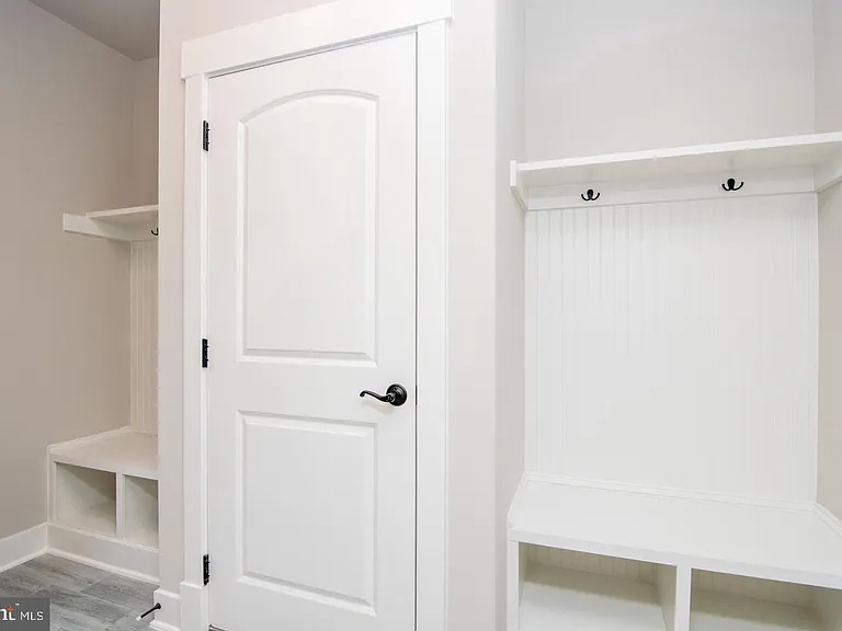 6928 Regent Ln — Photo 15