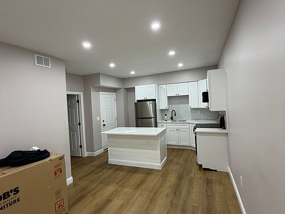 2nd image of 24 E Chestnut St APT 2