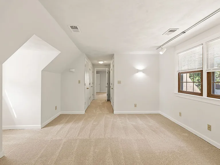 512 Bonsack Ct — Photo 35