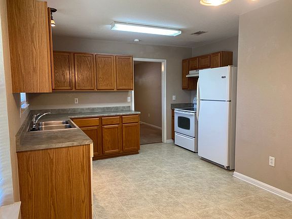 5th image of 1012 N Beal St