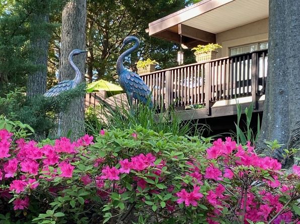 900 Azalea Dr, Rockville, MD 20850