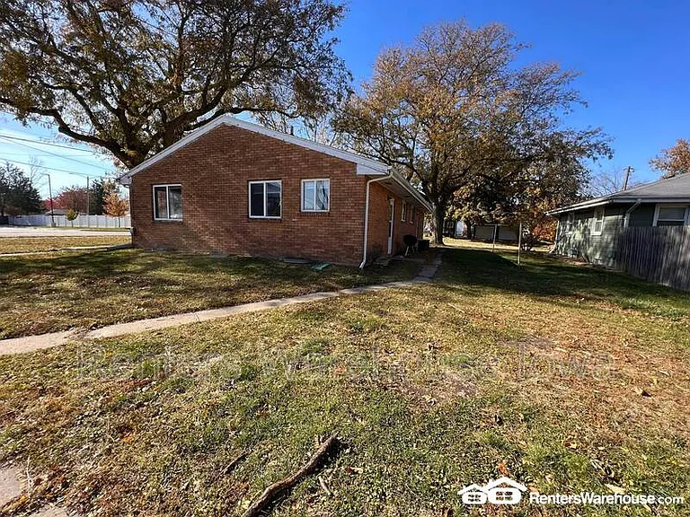 802 SW 3rd St — Photo 17