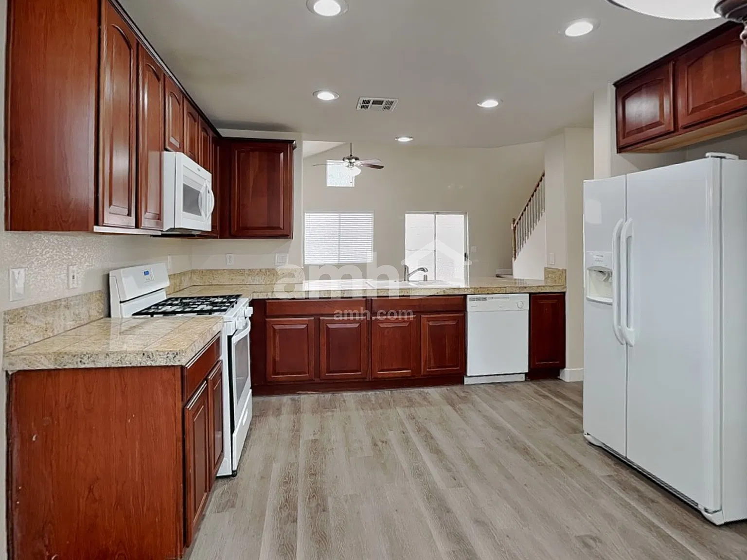3 bed, 2.0 bath, 1712 sqft, $2,110 — Photo 3