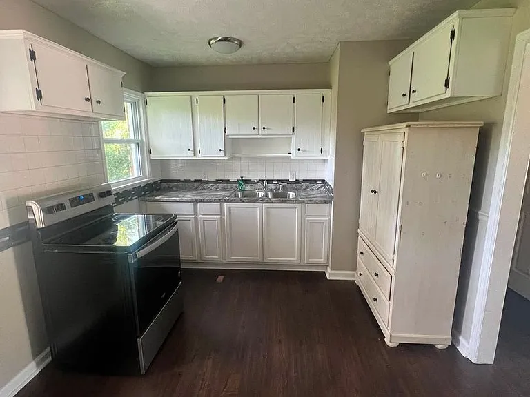 2529 Lewis Ln — Photo 10