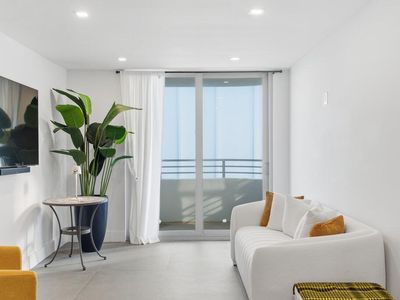 5555 Collins Avenue #16p, Miami Beach, FL, 33140