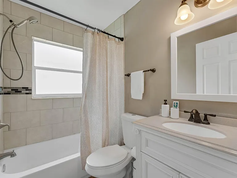 11717 Broad Oak Ct — Photo 10