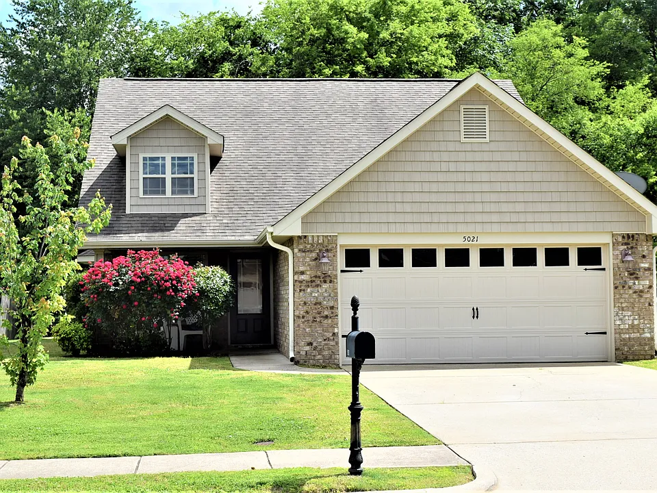 5021 Montauk Trl SE