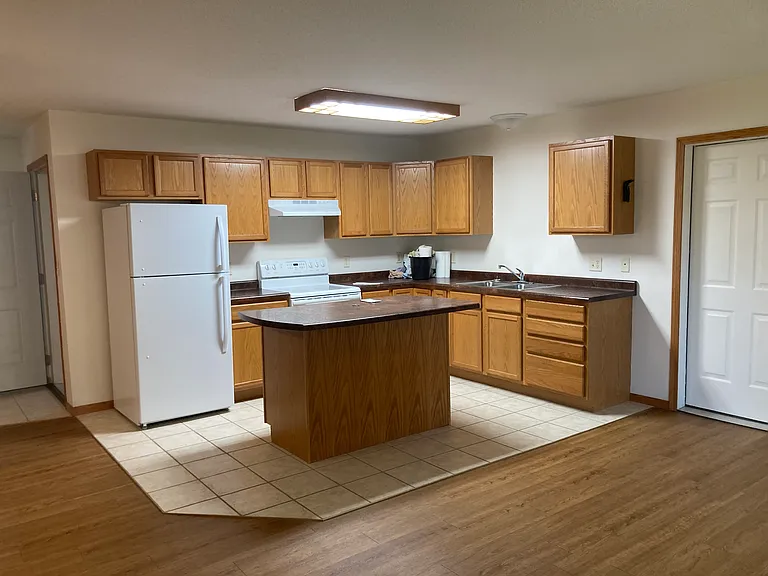 209-211 Poplar Ave — Photo 5
