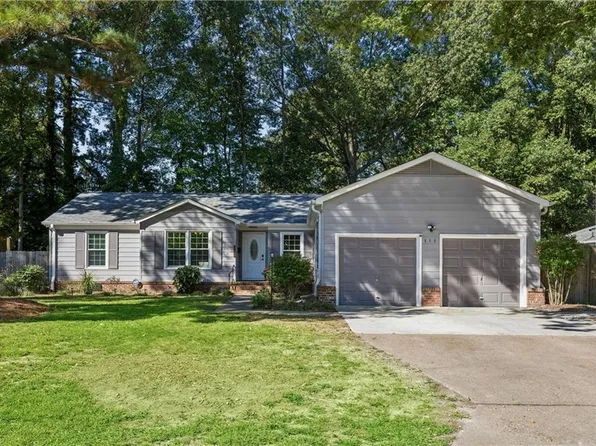 688 Village Green Pkwy, Newport News, VA 23602
