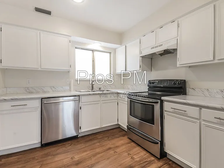 9512 Amberton Pkwy — Photo 11