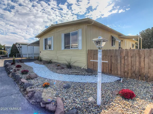 1011 N 34th Ave Trlr 51, Yakima, WA 98902
