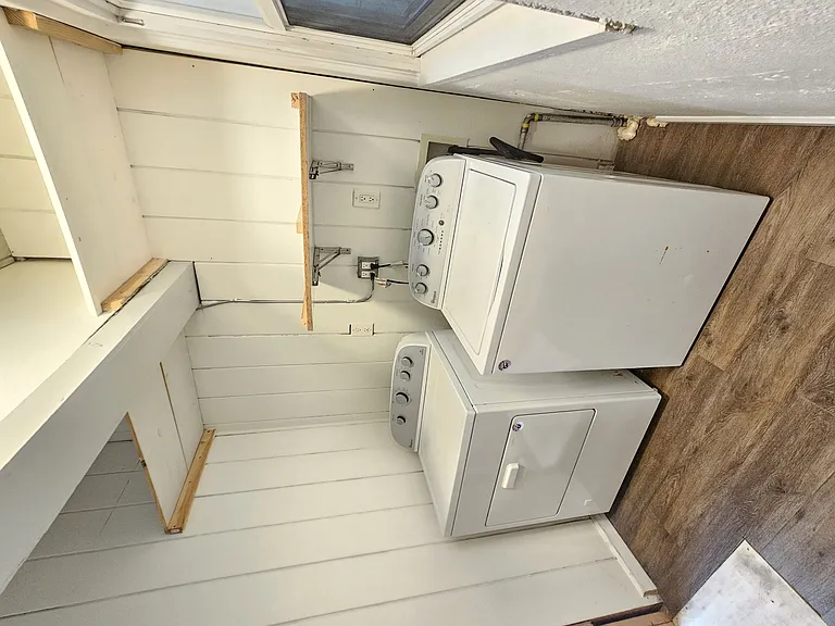 Indiana Street Apartments — Photo 19