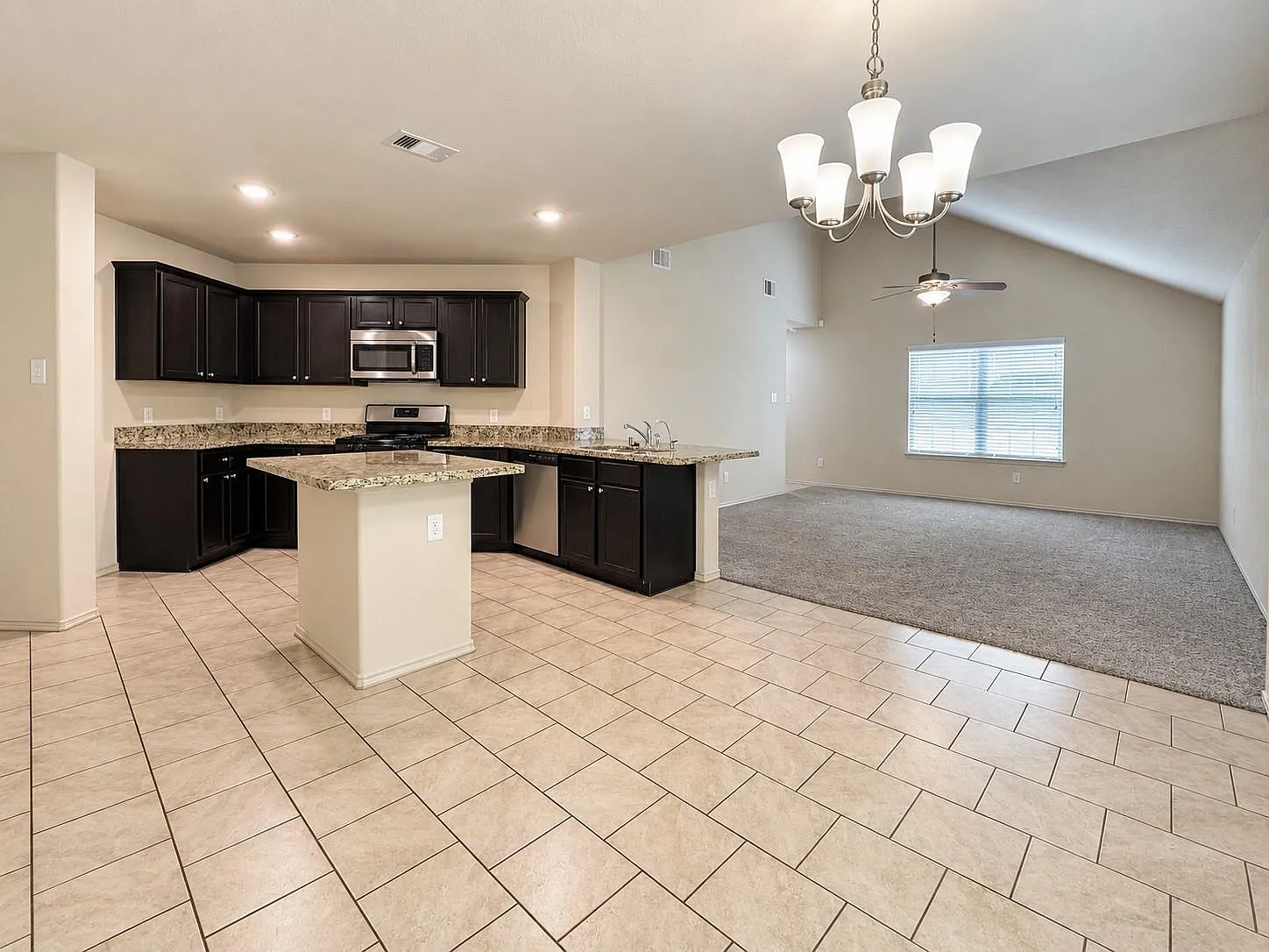 4 bed, 2.0 bath, 1776 sqft, $1,950 — Photo 2