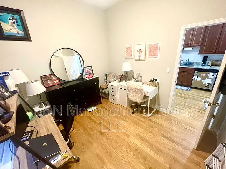 2337 N Janssen Ave #1R — Photo 6