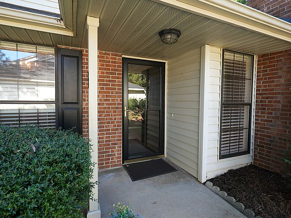 4th image of 26 Forest Lake Dr