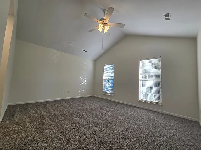 112 Spring Grove Dr — Photo 14