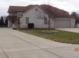 N30W23481 Greenfield Ct, Pewaukee, WI 53072