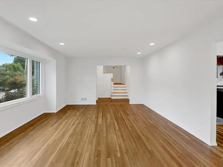 118 Van Etten Blvd — Photo 31