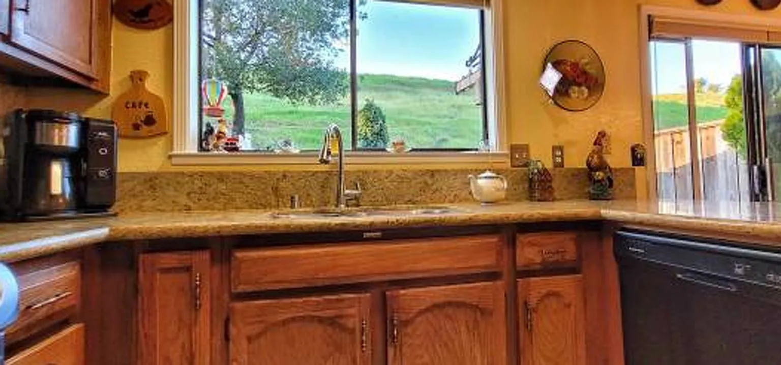 2 bed, 1.5 bath, 1188 sqft, $3,300 — Photo 4