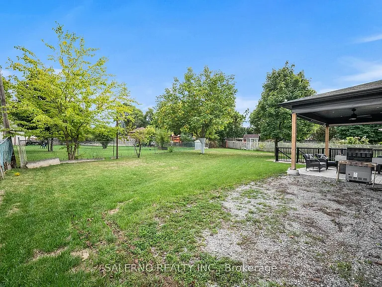 11 Compton Cres — Photo 41