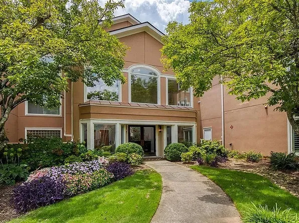 5302 Brooke Ridge Dr, Dunwoody, GA 30338