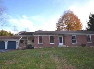 55 Long Rd, Mount Wolf, PA 17347